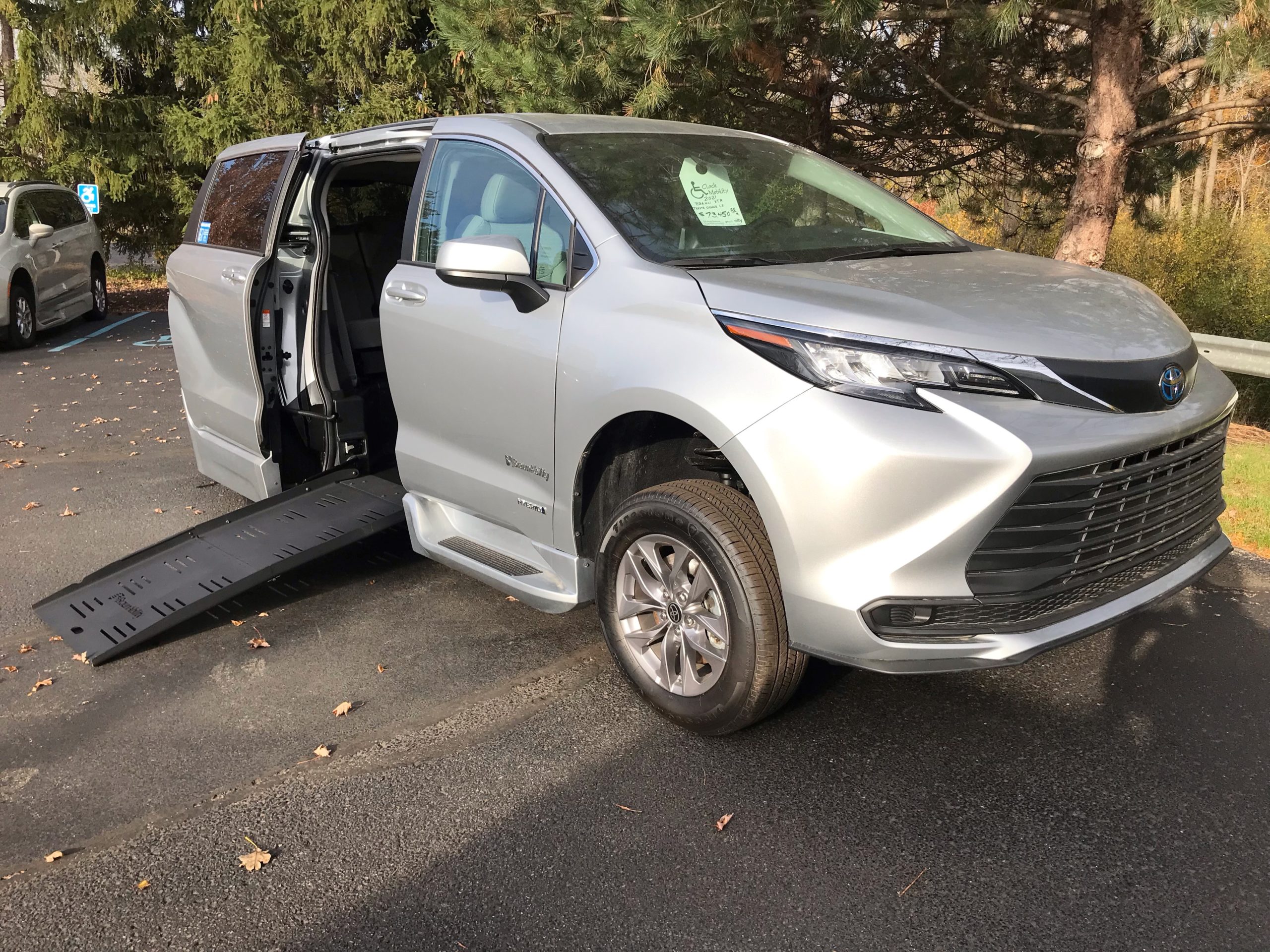 2021 Toyota Sienna LE Celestial Silver with BraunAbility XT Conversion