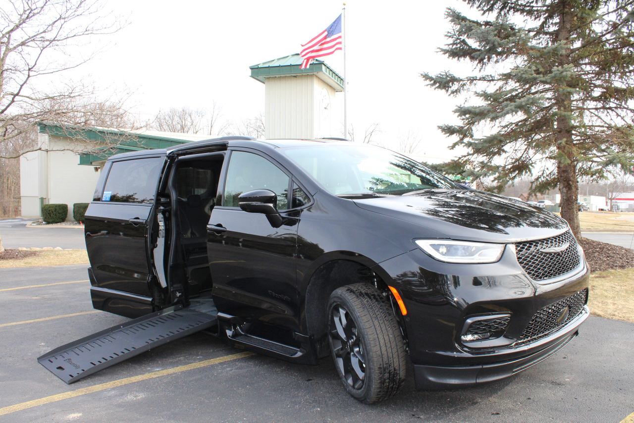2021 Brilliant Black BraunAbility Chrysler Pacifica Touring L Sport with XT Conversion
