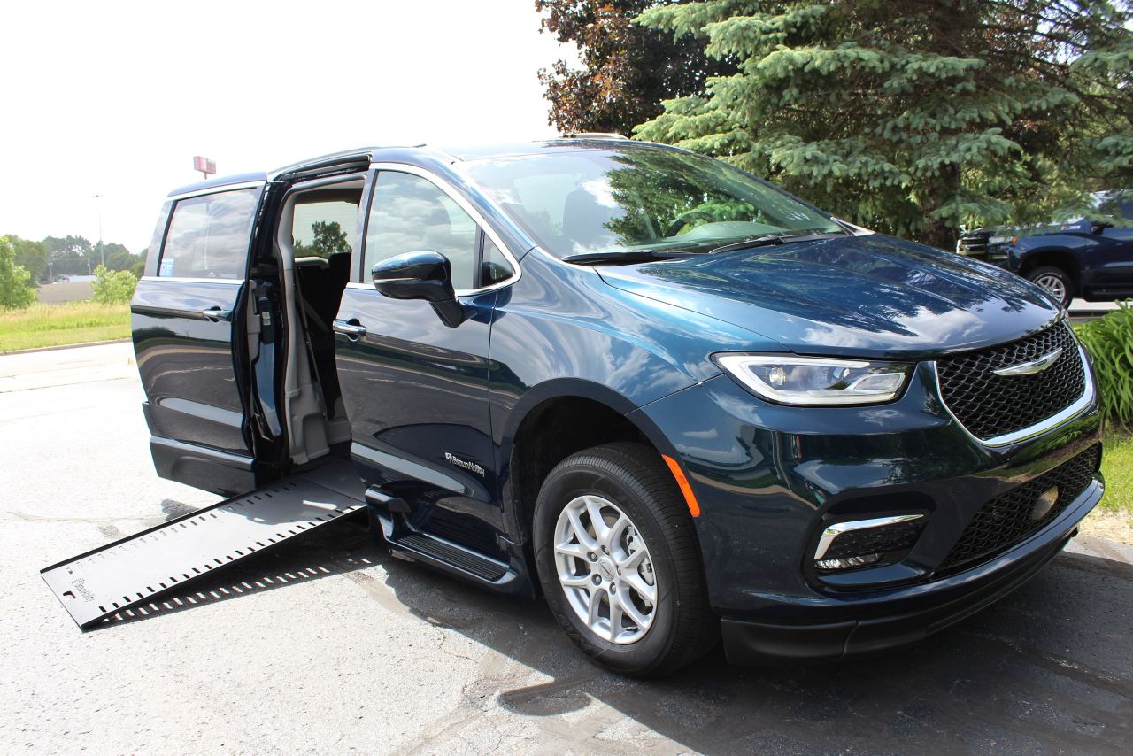 2021 Fathom Blue BraunAbility Chrysler Pacifica Touring L with XI Conversion