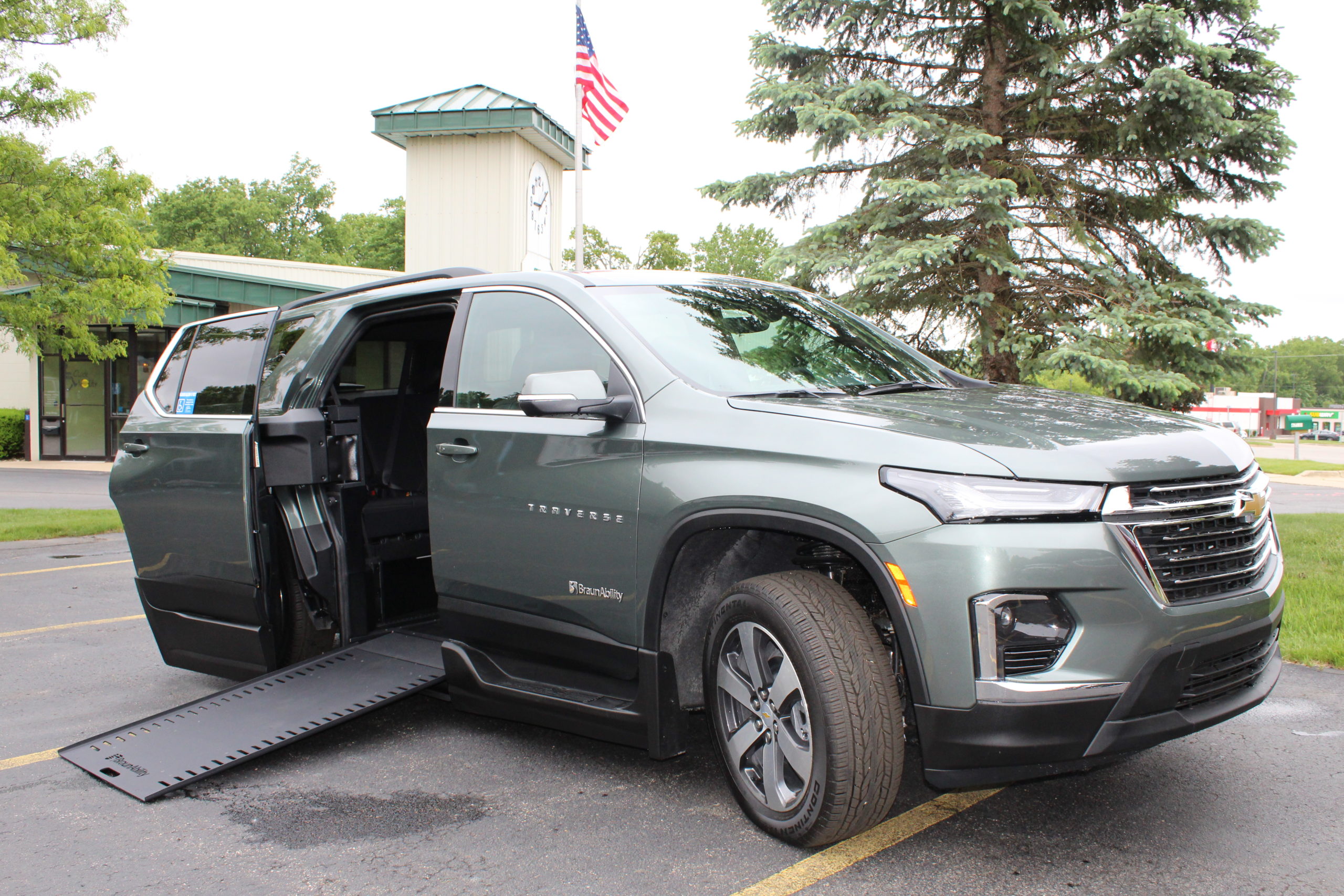 2022 Silver Sage Chevrolet Traverse 3LT with with BraunAbility XI Infloor Conversion