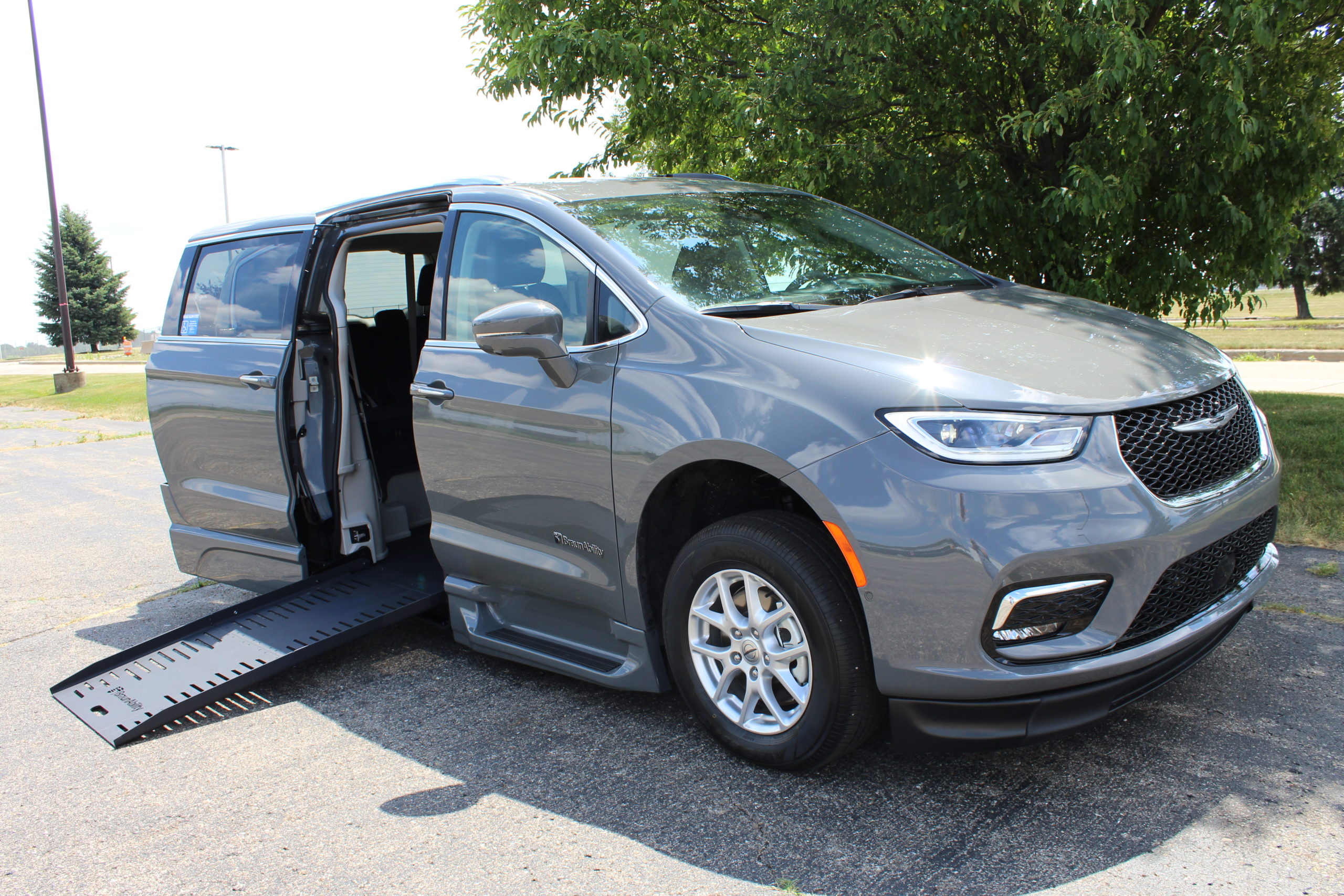 2021 Ceramic Grey BraunAbility Chrysler Pacifica Touring L with XT Conversion