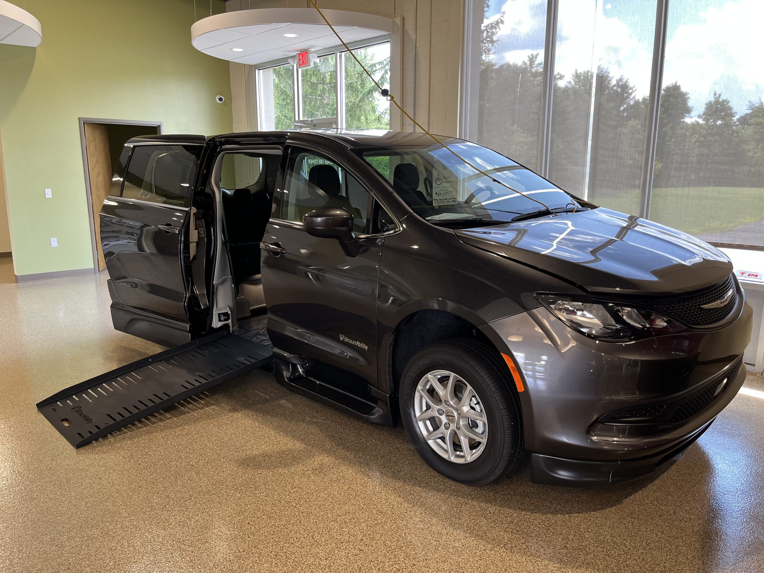 2022 Granite Crystal BraunAbility Chrysler Voyager with XTC Conversion