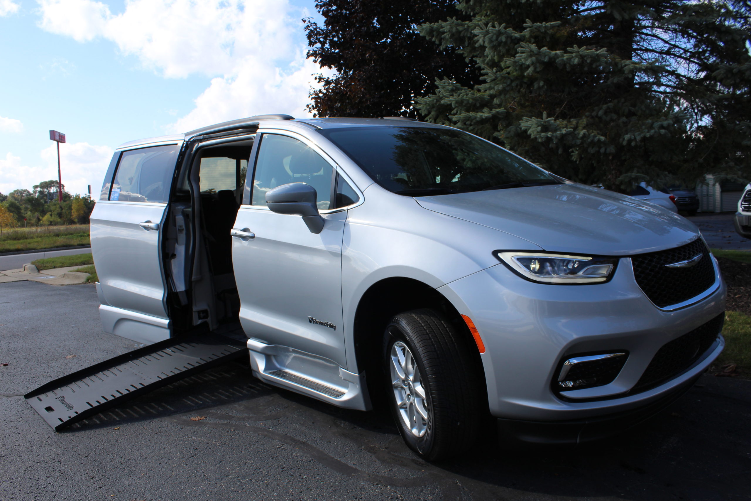 2022 Silver Mist Chrysler Pacifica Touring L with BraunAbility XT Conversion