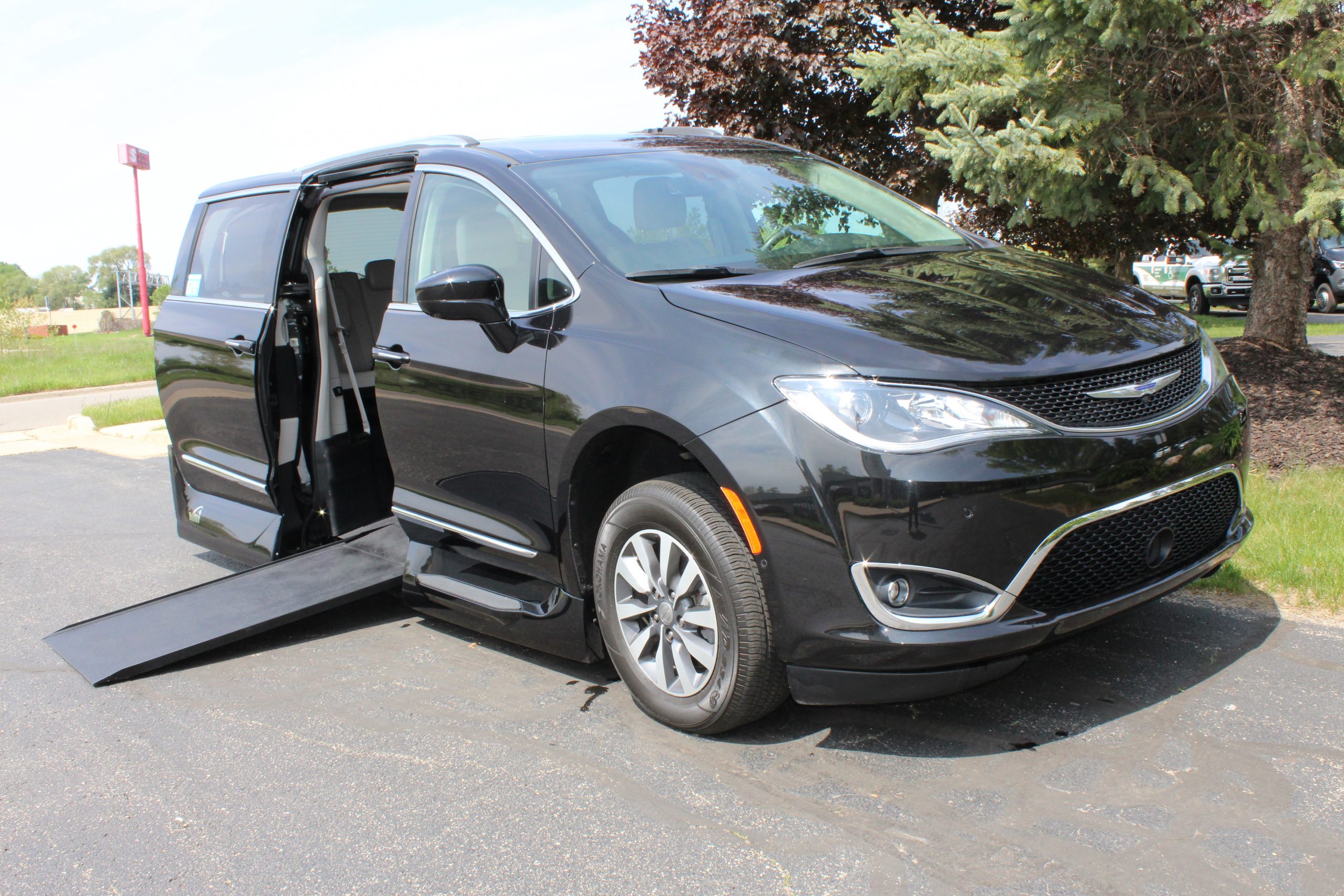 2020 Chrysler Pacifica Touring L Plus Brilliant Black with VMI Northstar Conversion