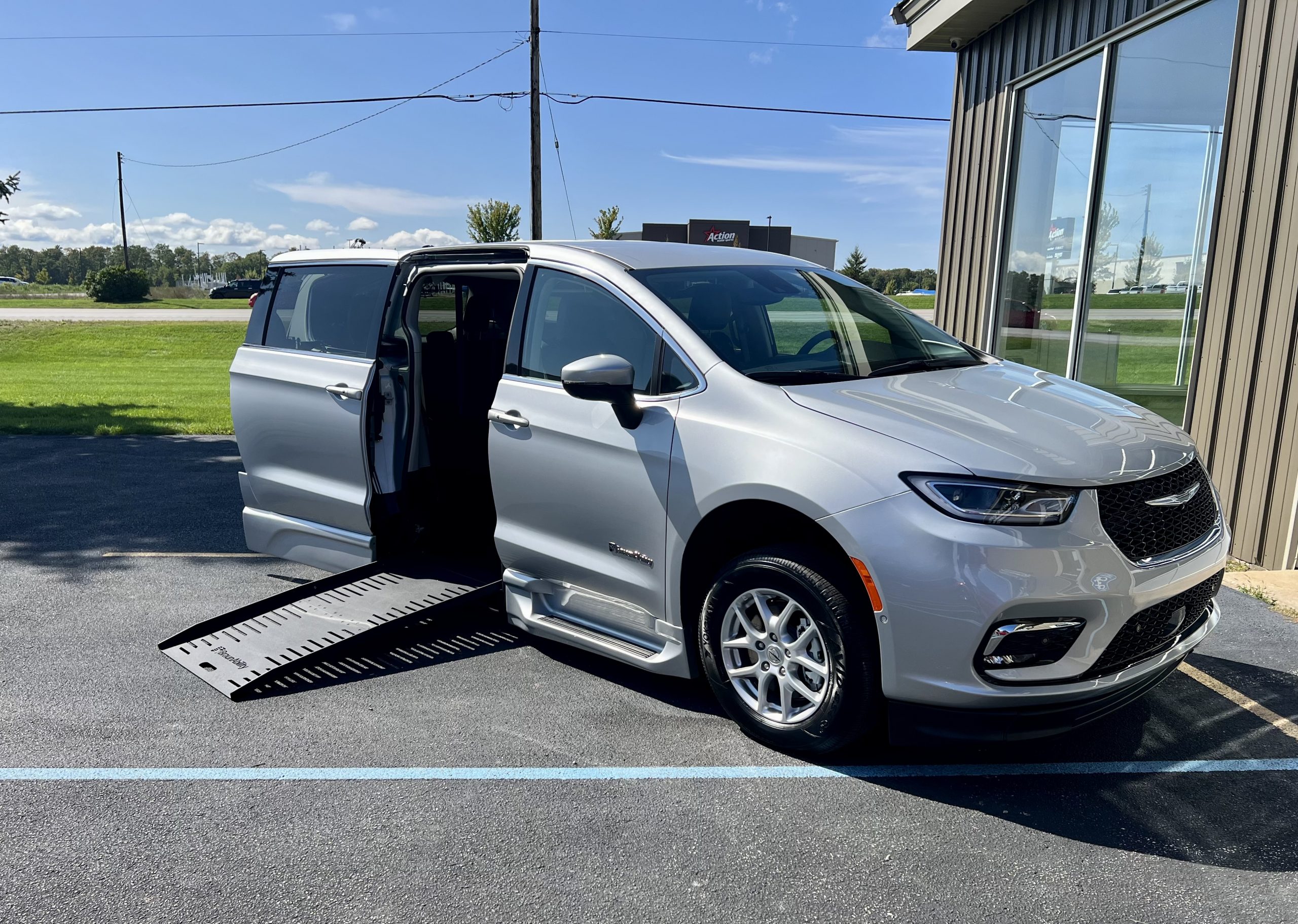 2023 Silver Mist Chrysler Pacifica Touring L with BraunAbility XT Conversion with rubber