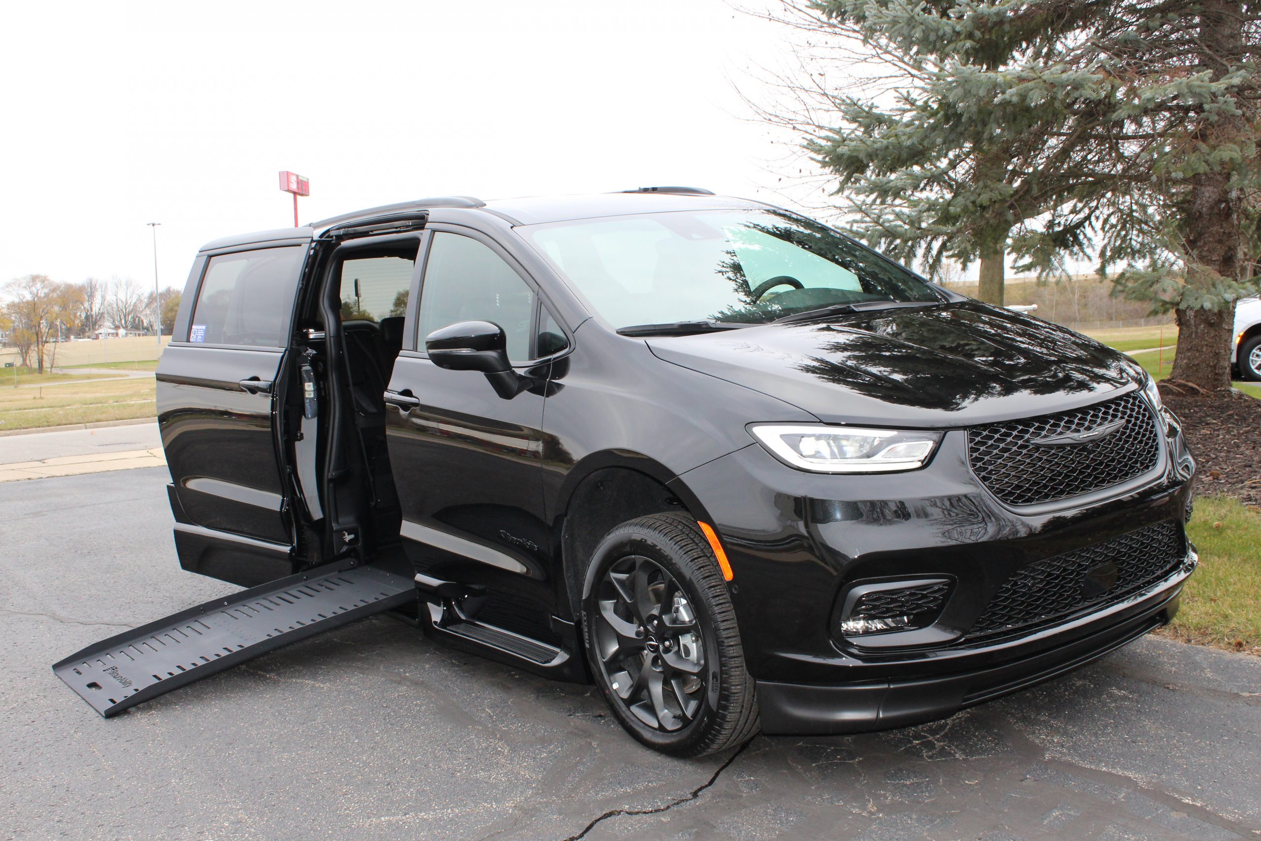 2023 Brilliant Black Chrysler Pacifica Touring L Sport with BraunAbility XT Conversion with Rubber