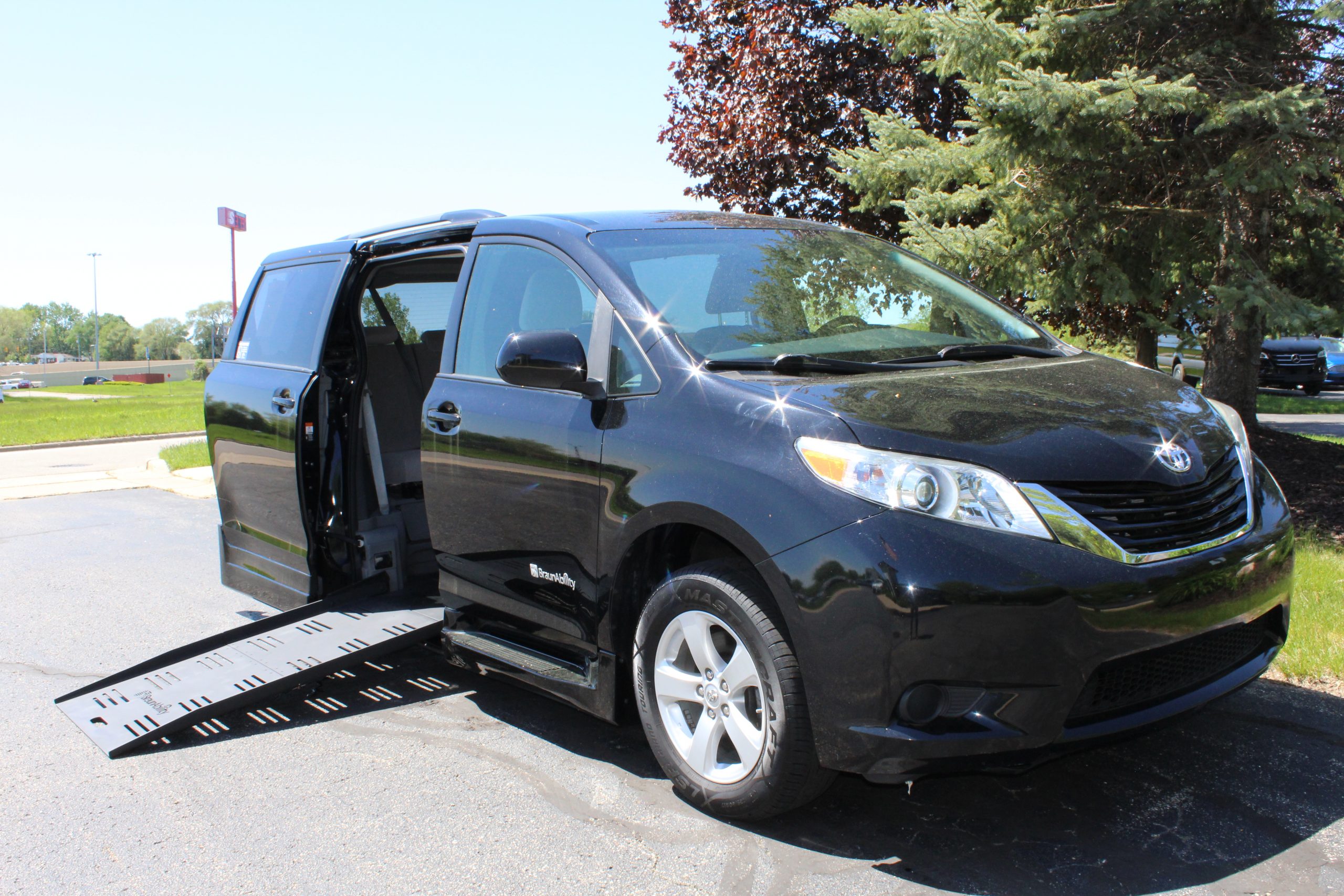 2017 Midnight Black Toyota Sienna LE with BraunAbility Toyota XT Power Foldout Rubber Conversion