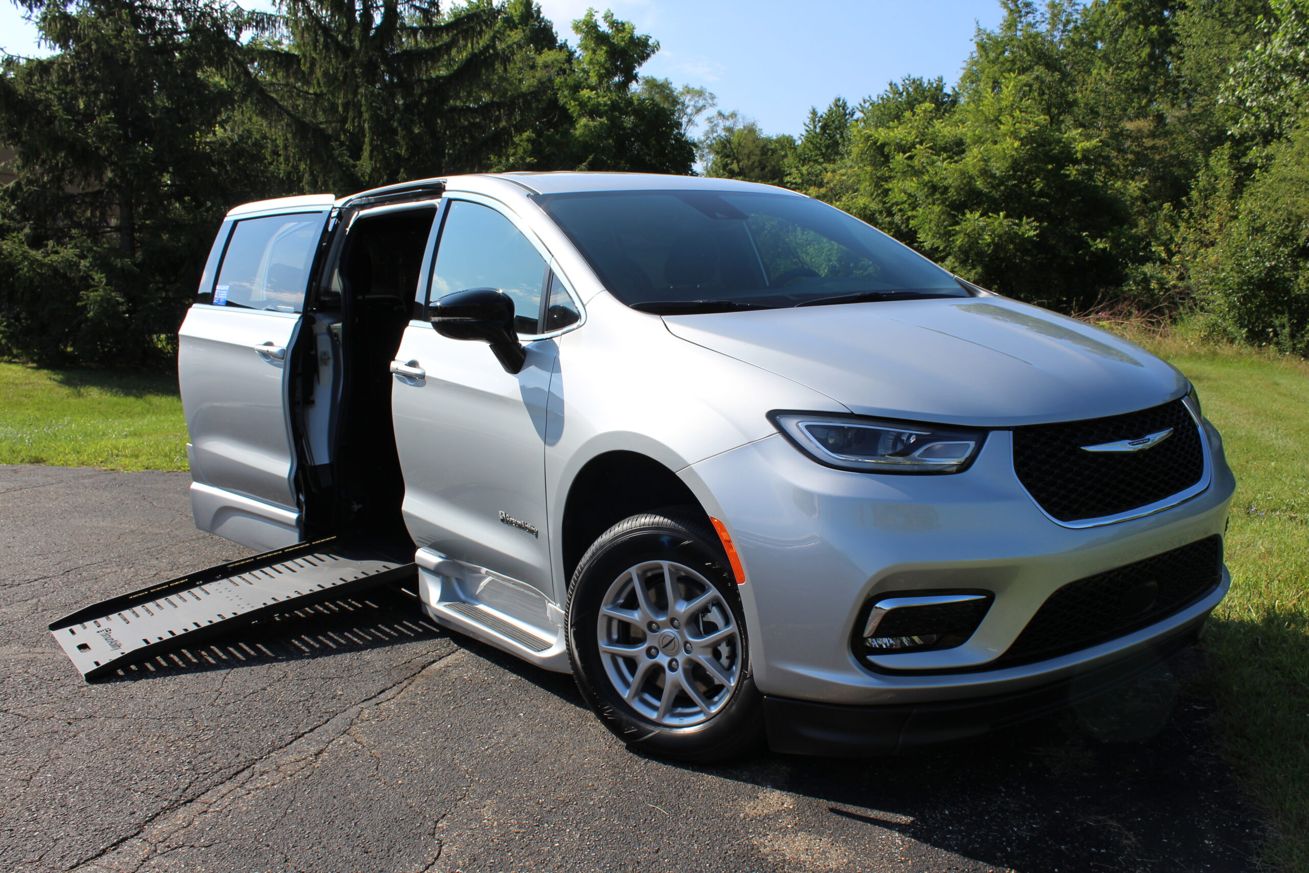 2024 Silver Mist Chrysler Pacifica Touring with BraunAbility XT Conversion with Rubber