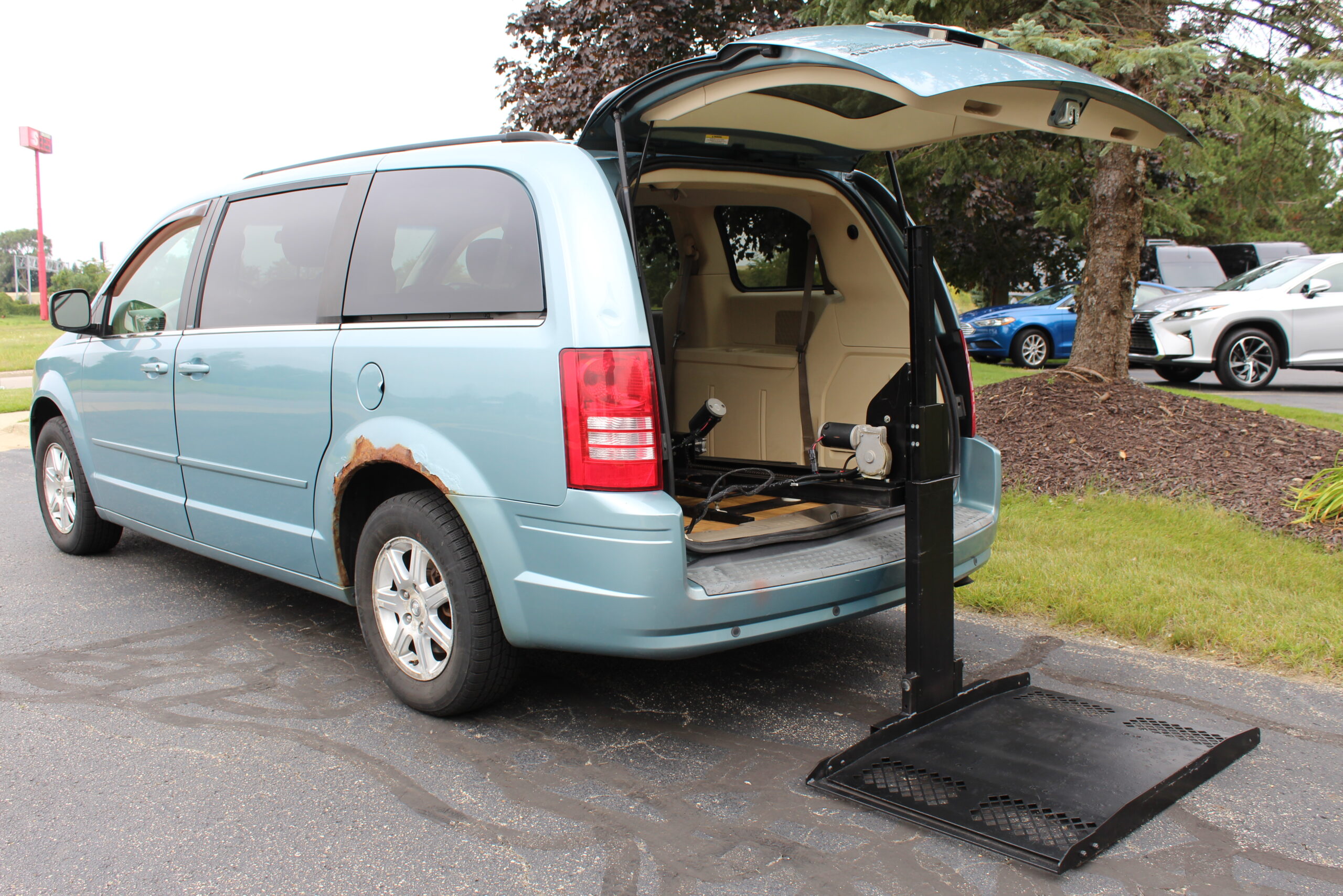 Used 2008 Chrysler Town & Country Touring with VIN 2A8HR54P58R111263 for sale in Grand Rapids, MI