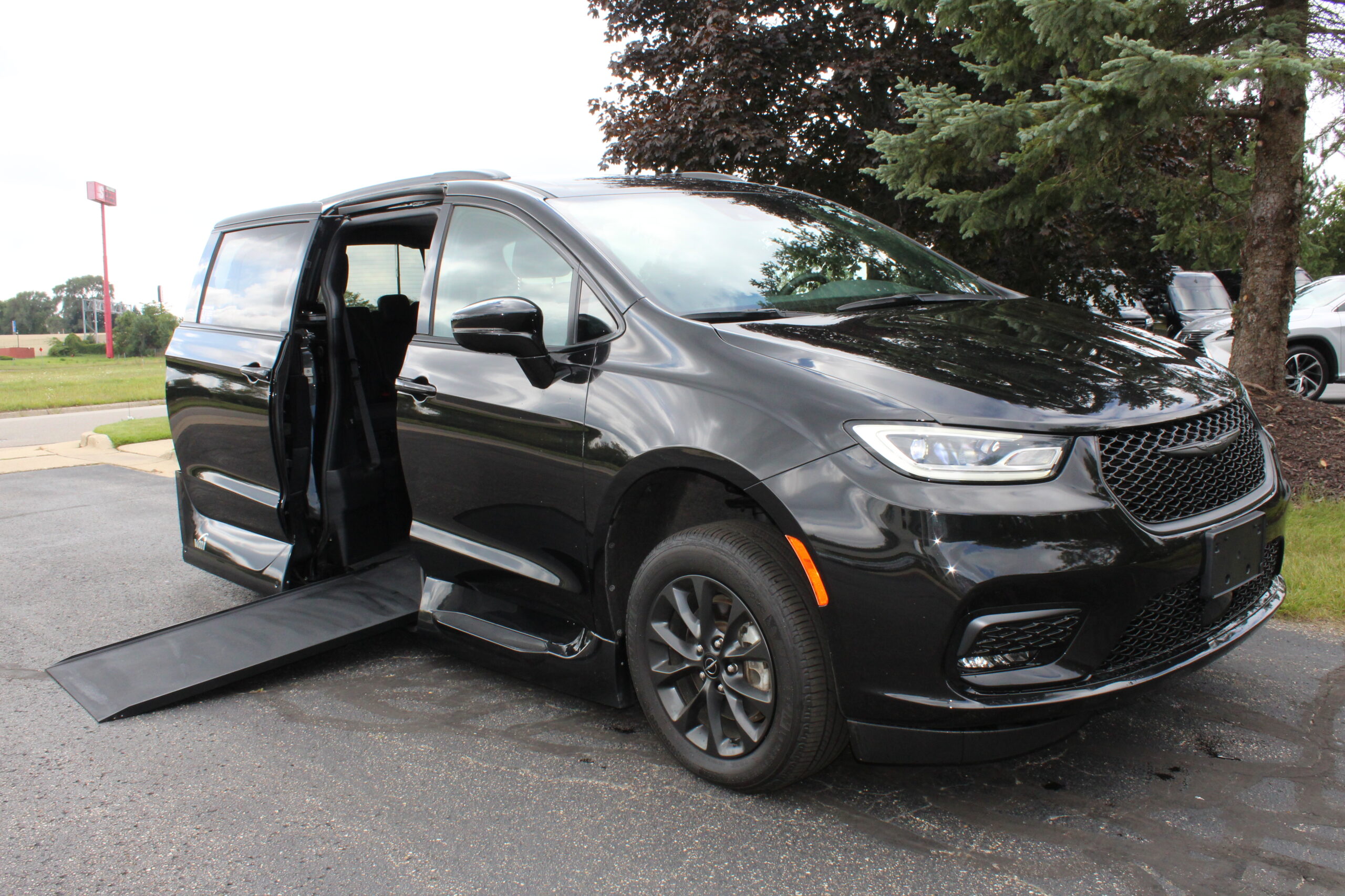 2021 Chrysler Pacifica Touring L Sport with VMI Northstar Conversion with Rubber