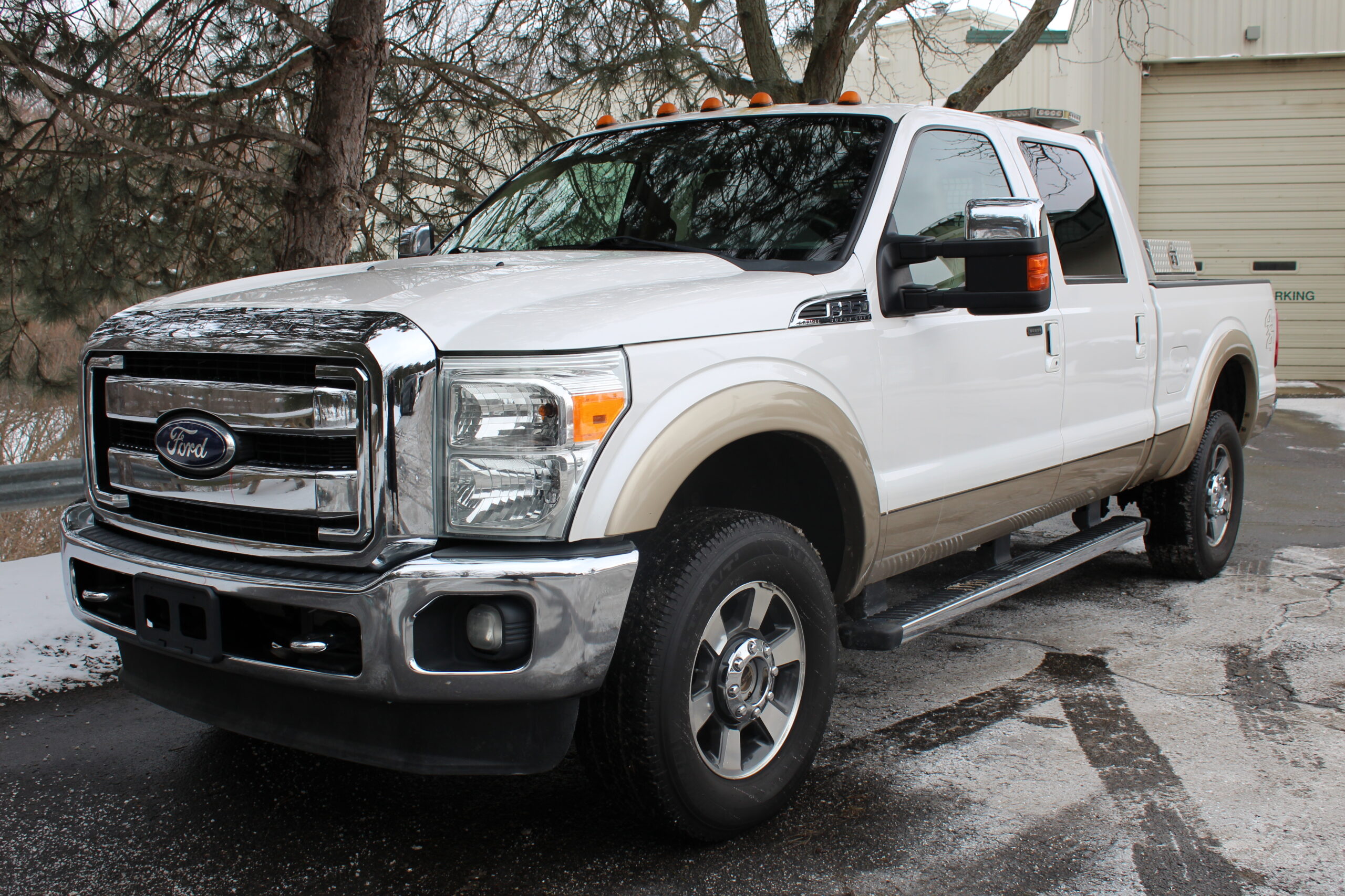 2011 White Ford F350 Super Duty Crew Cab Lariat 6 3/4′ Bed