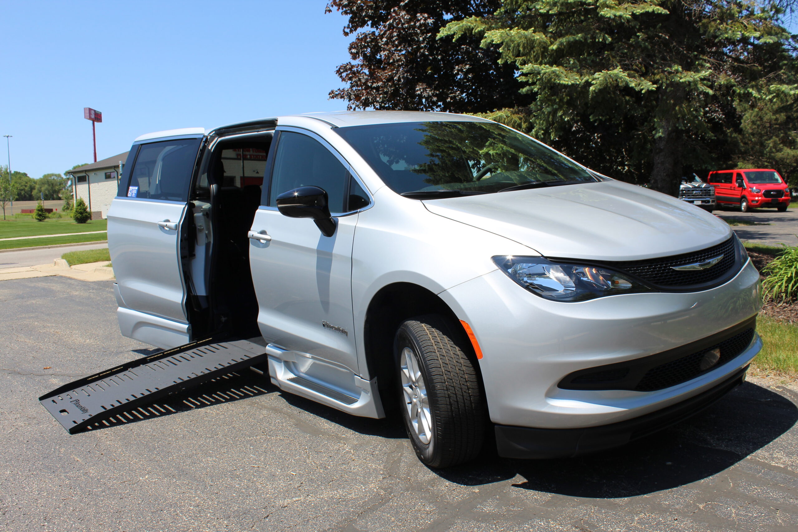 2026 Chrysler Voyager LX's photo