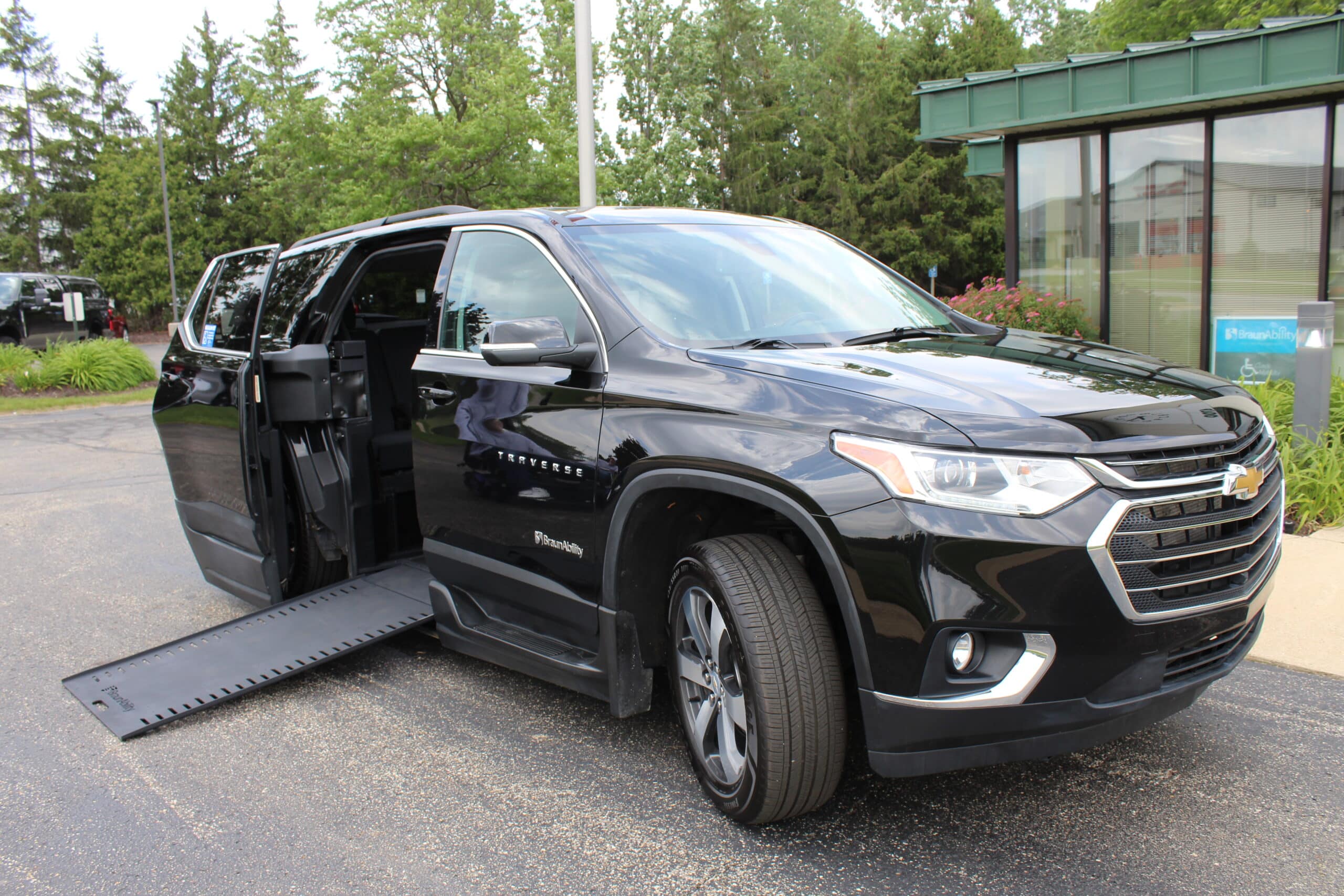 2021 Mosaic Black Chevrolet Traverse 3LT Sport with BraunAbility XI Conversion