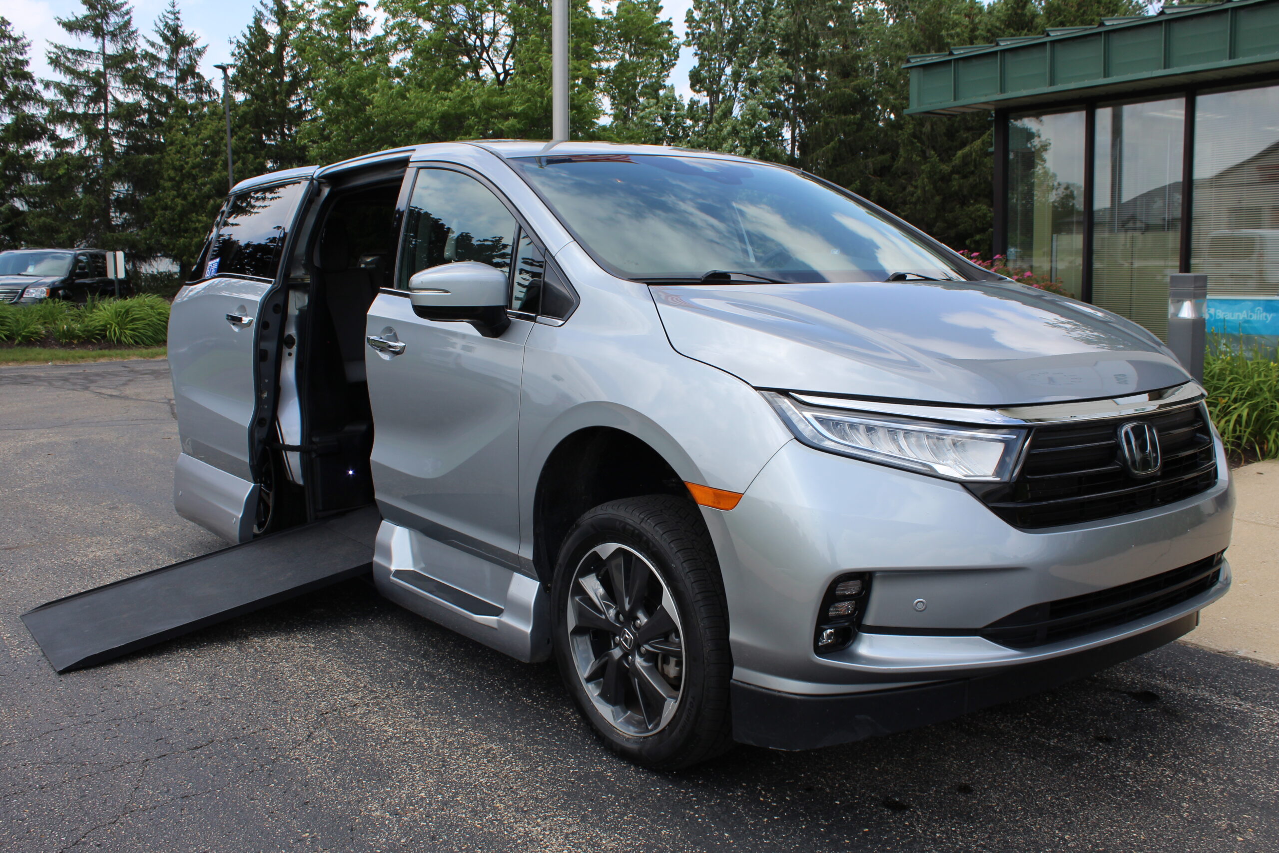 2021 Honda Odyssey Elite's photo